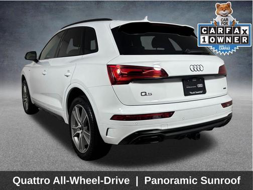 Glacier White Metallic 2025 Audi Q5 45 S line Premium