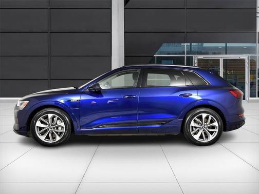 2021 Audi e-tron Premium Plus
