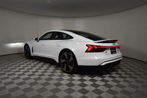 2025 Audi e-tron GT Premium Plus