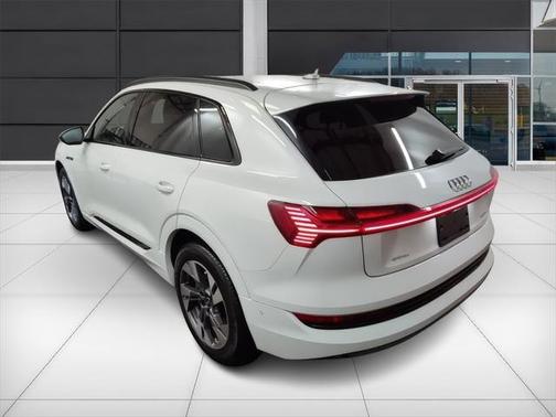 2021 Audi e-tron Premium