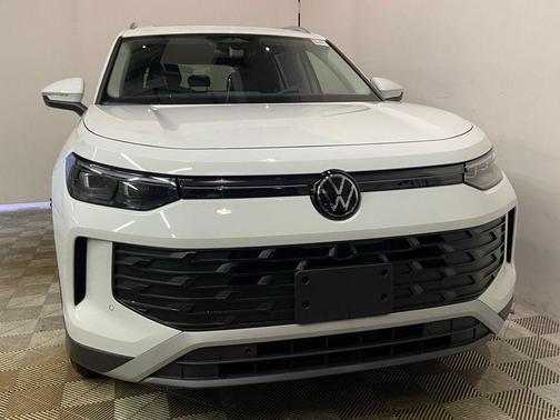 pure white 2026 Volkswagen Tiguan 2.0T SE 4MOTION