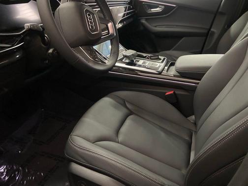 2026 Audi Q7 45 Premium