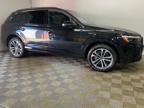2026 Audi Q7 45 Premium