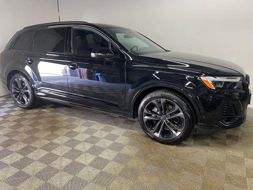 Black Metallic 2026 Audi Q7 55 Premium Plus