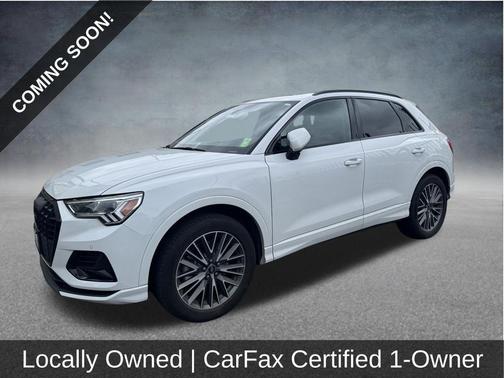 Glacier White Metallic 2023 Audi Q3 Premium Plus
