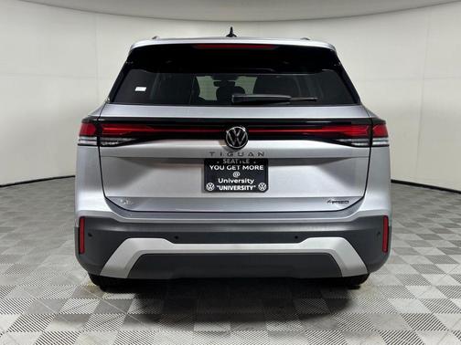 pyrite silver metallic 2026 Volkswagen Tiguan 2.0T SE 4MOTION
