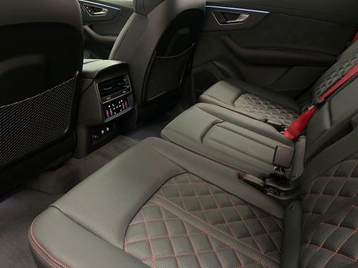 Daytona Gray Pearl 2026 Audi Q7 55 Prestige