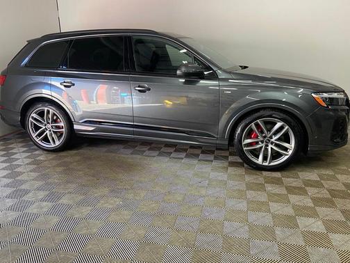 Daytona Gray Pearl 2026 Audi Q7 55 Prestige