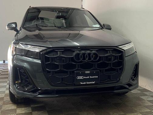 Daytona Gray Pearl 2026 Audi Q7 55 Prestige