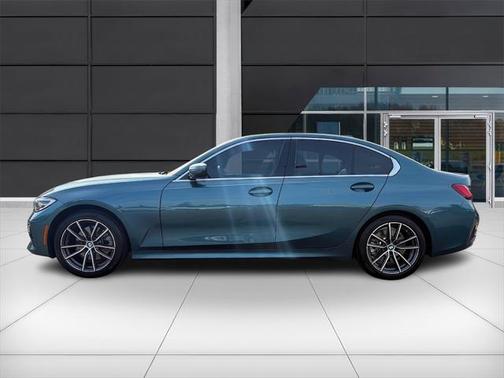 2019 BMW 330 i