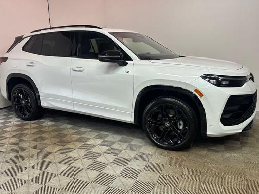 2026 Volkswagen Tiguan 2.0T SE R-Line Black 4MOTION