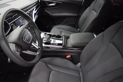 2025 Audi Q8 55 Premium Plus