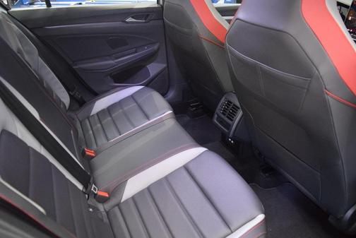 2025 Volkswagen Golf GTI 2.0T SE DSG