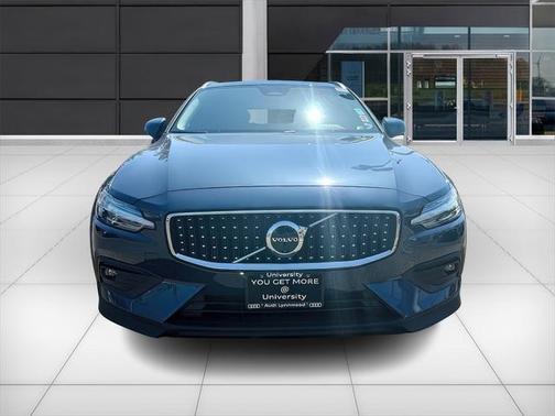 2024 Volvo V60 Cross Country B5 Plus