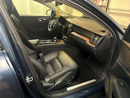 2024 Volvo V60 Cross Country B5 Plus