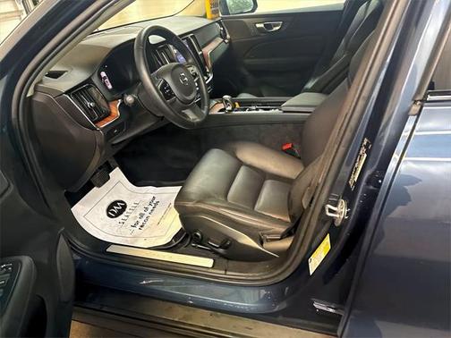 2024 Volvo V60 Cross Country B5 Plus