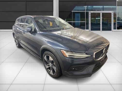 2024 Volvo V60 Cross Country B5 Plus