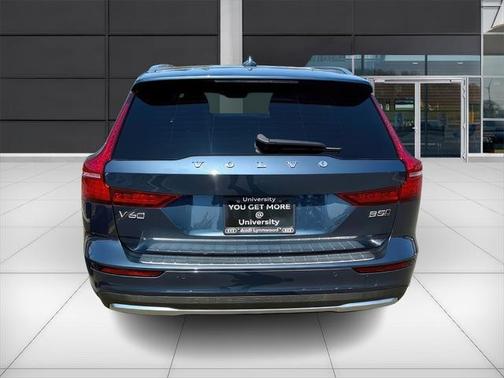 2024 Volvo V60 Cross Country B5 Plus