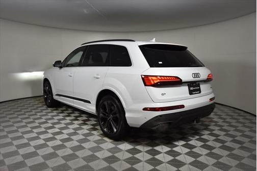 2025 Audi Q7 55 Premium Plus