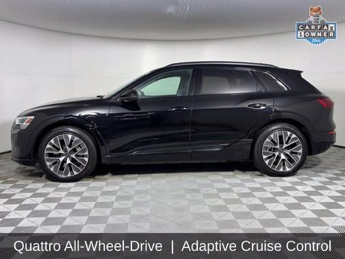 Mythos Black Metallic 2024 Audi Q8 e-tron Premium Plus