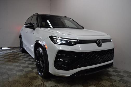 2025 Volkswagen Tiguan 2.0T SE R-Line Black 4MOTION