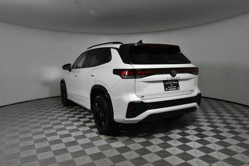 2025 Volkswagen Tiguan 2.0T SE R-Line Black 4MOTION