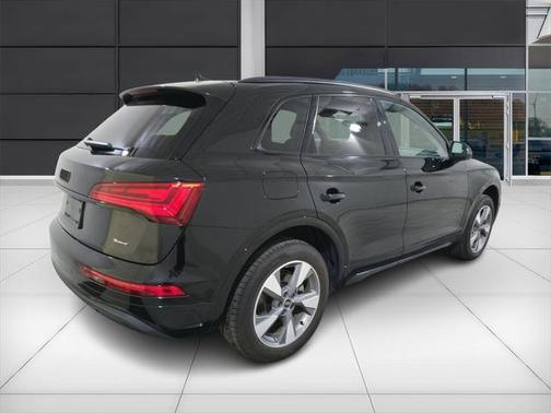 2024 Audi Q5 40 Premium Plus
