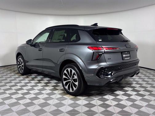 Daytona Gray Pearl Effect 2026 Audi Q3 S line