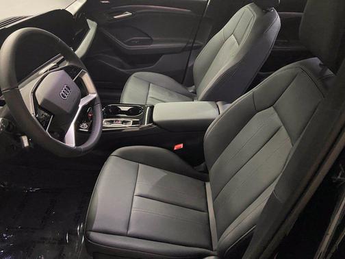 Mythos Black Metallic 2027 Audi Q6 e-tron Premium Plus