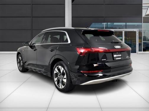 2022 Audi e-tron Premium