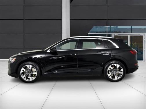 2022 Audi e-tron Premium