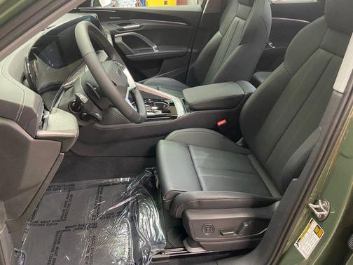 Green Metallic 2026 Audi Q5 2.0T Prestige