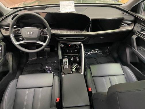 Green Metallic 2026 Audi Q5 2.0T Prestige