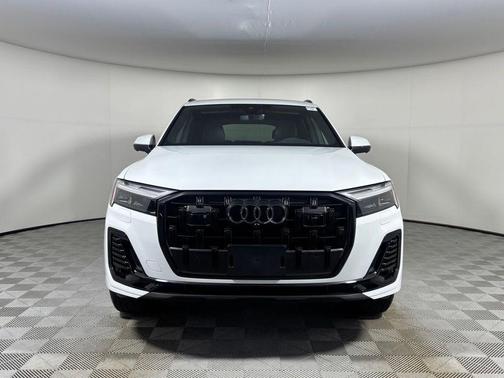 Glacier White 2026 Audi Q7 45 Premium