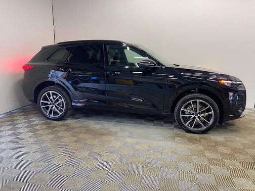 Daytona Gray Pearl 2026 Audi Q5 2.0T Premium Plus