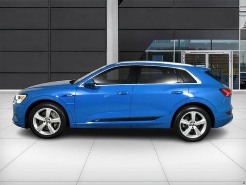 2019 Audi e-tron Prestige
