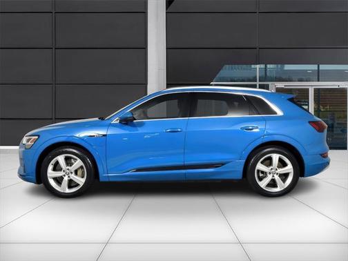 2019 Audi e-tron Prestige