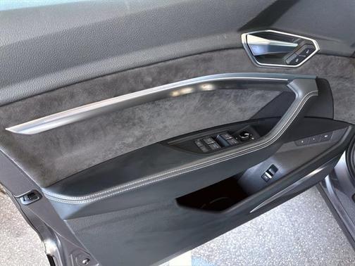 2019 Audi e-tron Prestige