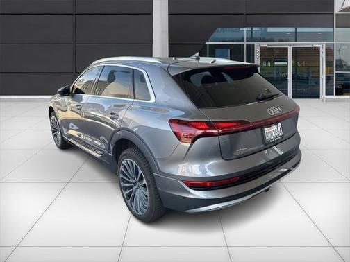 2019 Audi e-tron Prestige