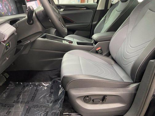 Deep Black Pearl 2026 Volkswagen Tiguan 2.0T SE