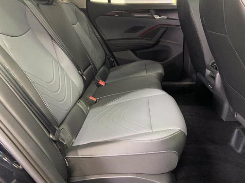 Deep Black Pearl 2026 Volkswagen Tiguan 2.0T SE