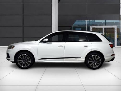 2023 Audi Q7 45 Premium Plus