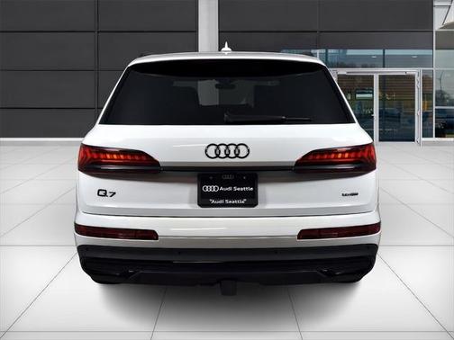 2023 Audi Q7 45 Premium Plus