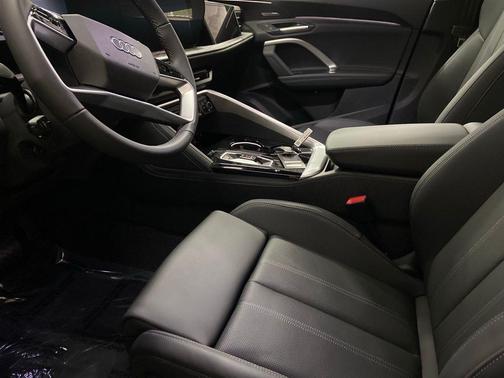 Daytona Gray Pearl 2026 Audi Q5 2.0T Prestige