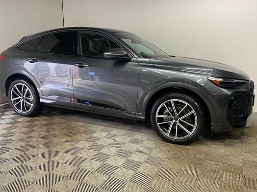 Daytona Gray Pearl 2026 Audi Q5 2.0T Prestige