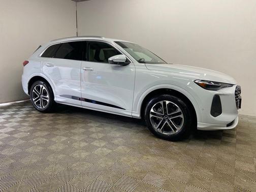 Glacier White 2026 Audi Q5 2.0T Prestige