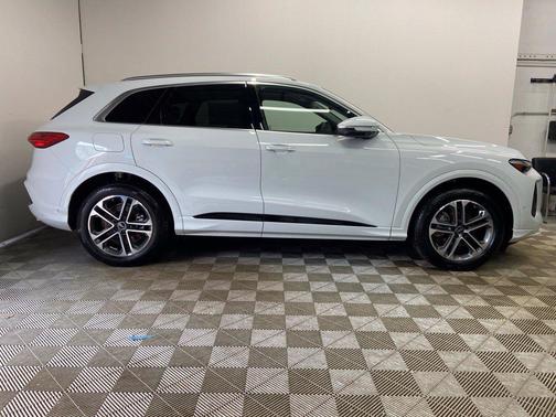 Glacier White 2026 Audi Q5 2.0T Prestige