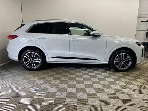 Glacier White 2026 Audi Q5 2.0T Prestige