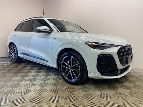 Glacier White 2026 Audi Q5 2.0T Prestige