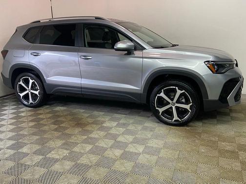 Pyrite Silver Metallic 2026 Volkswagen Taos 1.5T SEL